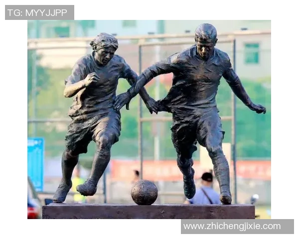 公园足球明星雕塑作品展现运动精神与艺术魅力的完美结合