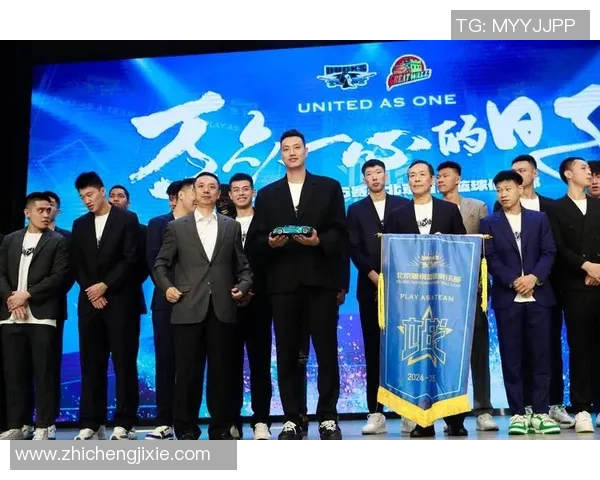 南京篮球队技术水平创新高引发关注球迷期待新赛季表现 南京篮球队技术水平创新高引发关注球迷期待新赛季表现