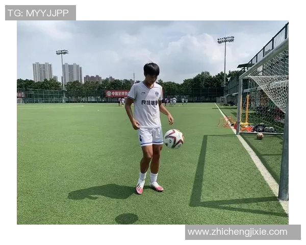 严政足球：探索中国足球改革与发展的新路径与挑战