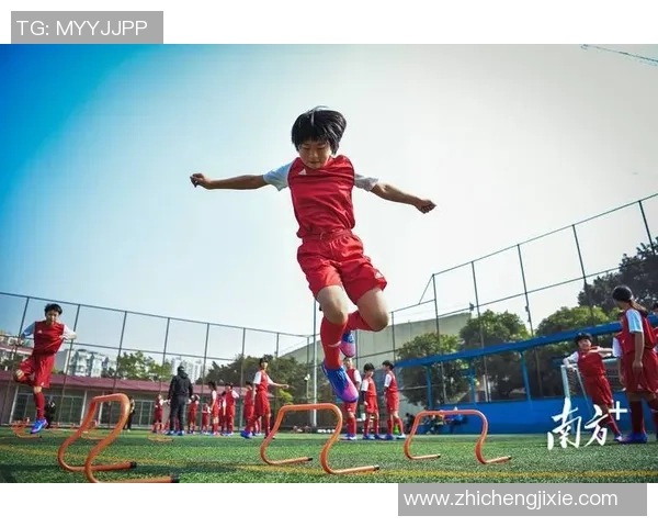 周岁足球写真展现小球员成长瞬间与足球梦想的完美结合 周岁足球写真展现小球员成长瞬间与足球梦想的完美结合