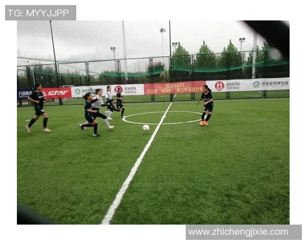 手绘足球少年追梦之旅展现青春热血与梦想的交织